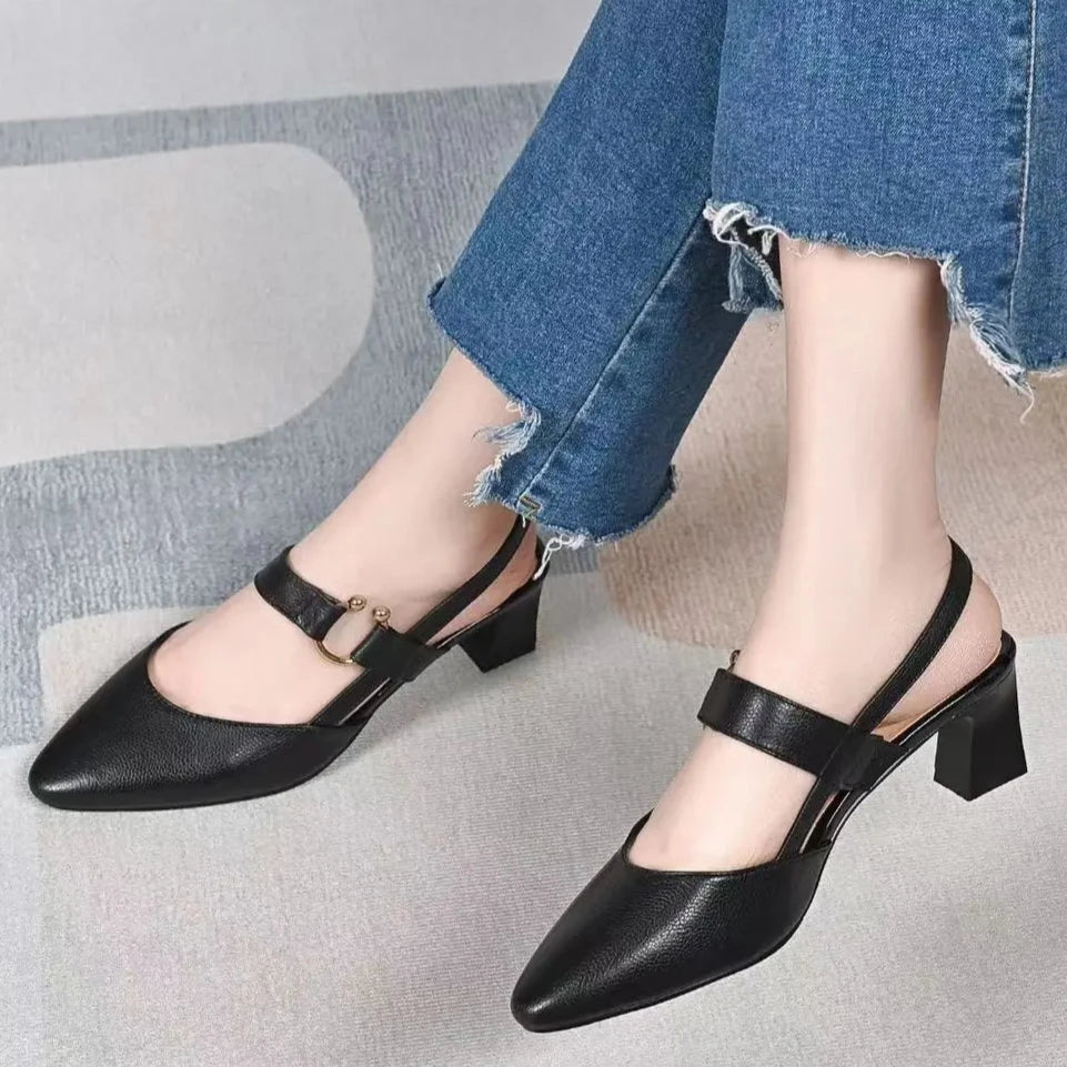 Scarpin Marie em Couro - Confortável com Salto Bloco: Deslize na maciez e sinta-se nas nuvens! (Promoção Lançamento - 50% OFF + Frete Grátis Hoje)