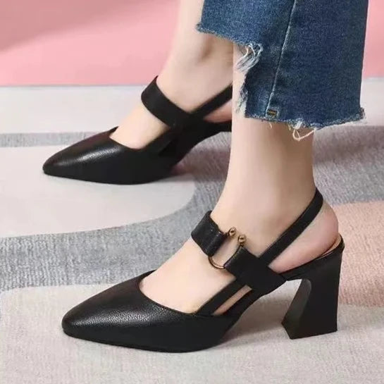 Scarpin Marie em Couro - Confortável com Salto Bloco: Deslize na maciez e sinta-se nas nuvens! (Promoção Lançamento - 50% OFF + Frete Grátis Hoje)